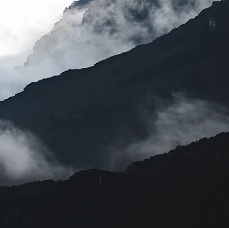 Le Kilimandjaro dans les nuages Le Kilimandjaro dans les nuages